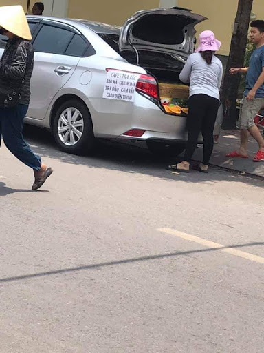 Dân tình vô cùng thích thú và tò mò trước hình ảnh này: Có phải chị ấy không quen ngồi yên ở nhà nên phải kiếm việc làm cho vui, còn được lãi bao nhiêu không quan trọng? Ảnh: Thảo Chóe.