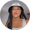 Lizz Carolaine