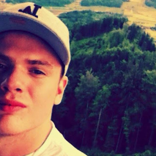 Nils Helfer's avatar