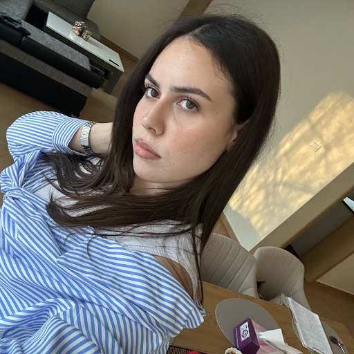 Poet Raluca Micu