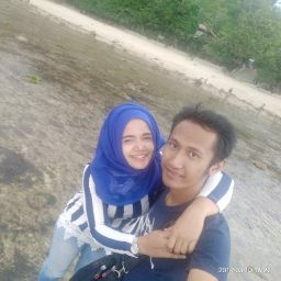 Memey Riani profile icon