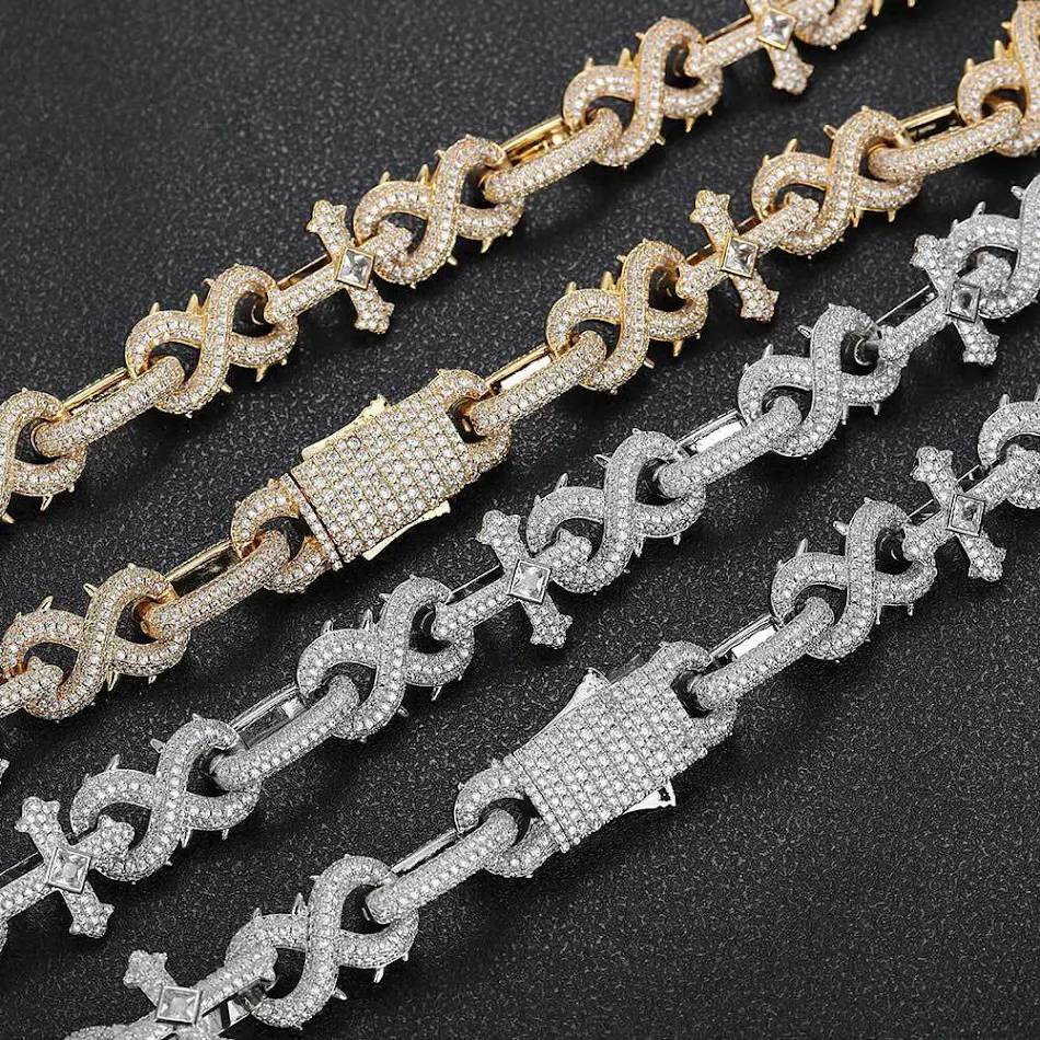 Męski naszyjnik z 8-znakowym krzyżem cierniowym i łańcuchem Cuban Link, idealny dodatek dla mężczyzn ceniących wyrazisty styl.