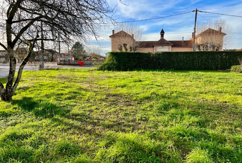  Vente Terrain + Maison - Terrain : 528m² - Maison : 85m² à Bâgé-le-Châtel (01380) 