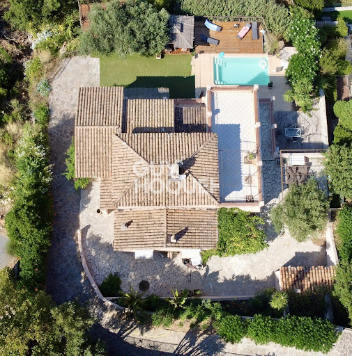 Maison avec piscine et terrasse 1