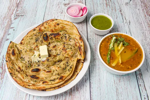 Dal Makhani With 2 Lachha Paratha