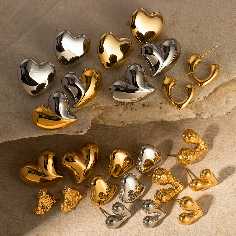Hochsensible, elegante Herz-Ohrringe aus Edelstahl in Pfirsichherzform – stilvoller Schmuck für jeden Tag.
