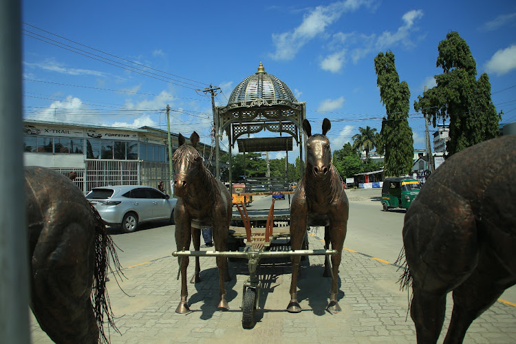 A chariot statue at the Makupa roundabout.