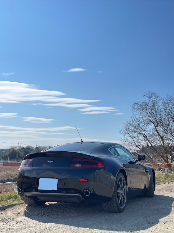 ヴァンテージ クーペのV8ヴァンテージ・休日の楽しみ・川沿いの道・未舗装のじゃり道・いい天気☀️ドライブ日和🚗に関するカスタム事例の投稿画像2枚目