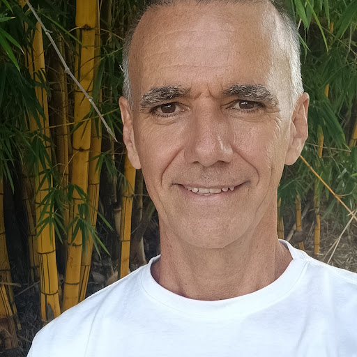 Alejandro Cossavella (Condutor)