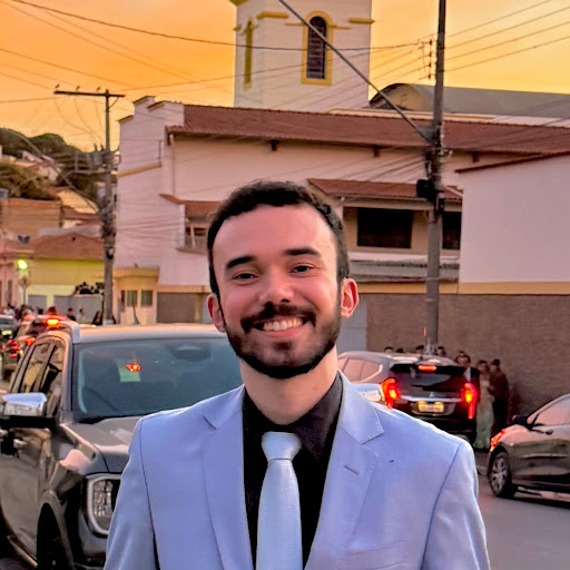 Caio Azevedo (Condutor)