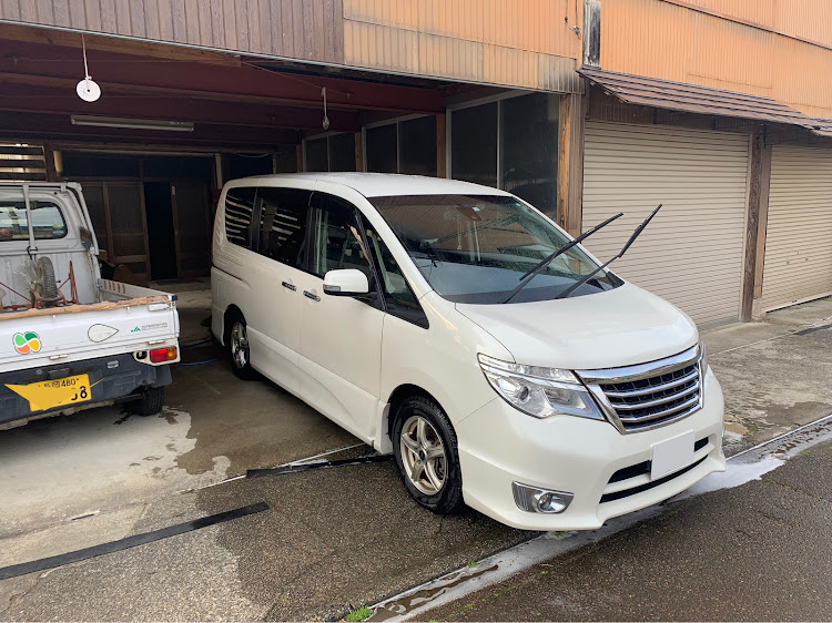 セレナの愛車に感謝・ピカピカ✨・気分転換♪・洗車に関するカスタム事例の投稿画像1枚目