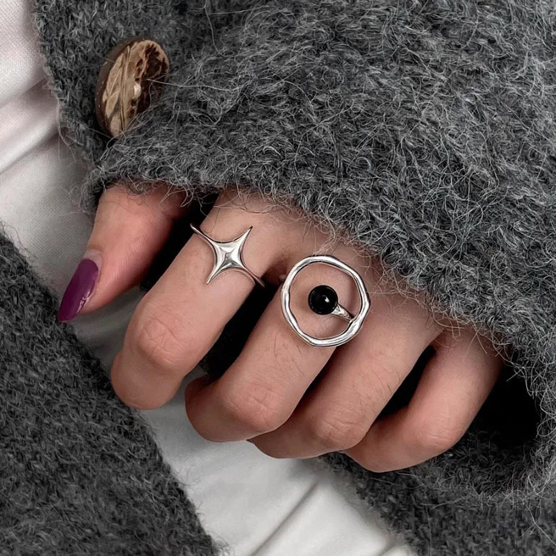 Bague femme en agate noire étoile, style froid et unique, un accessoire polyvalent pour toutes les tenues, pour une touche d'élégance.