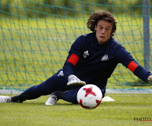 Anderlecht probeert er iets aan te doen, maar Svilar staat niet te springen