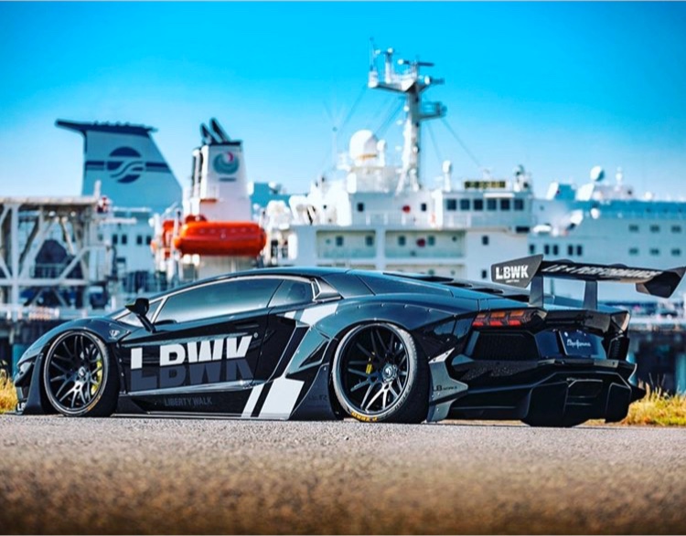 NB★コヤジさんが投稿したLB-works・LBWK・レーシングカラーバージョン・ランボルギーニ・アベンタドールリミテッドエデションに関するカスタム事例の投稿画像1枚目