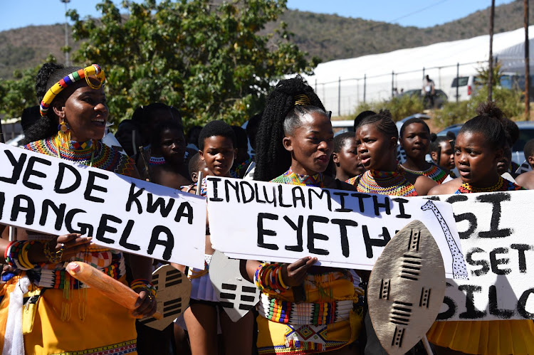 Maidens holding up placards to welcome amaZulu King Misuzulu KaBhekuzulu.