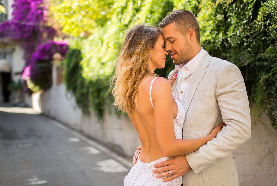 Fotografo di matrimoni Lana Alvano (izzefira). Foto del 19 febbraio 2020