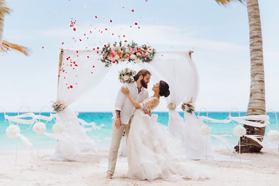 Fotógrafo de bodas Nadia Kobets (nadiacomingsoon). Foto del 13 de marzo 2020