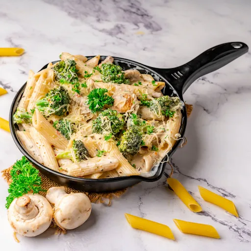 Broccoli And Mushroom Cheesy Pasta New Addition (500 Ml) - Veg
