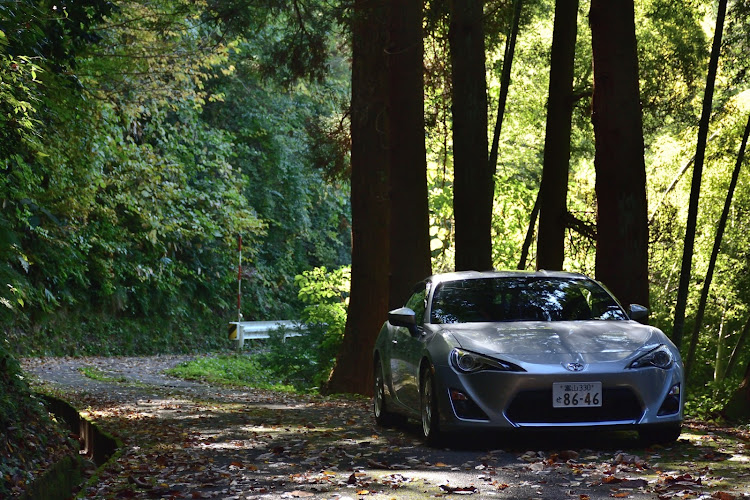 86の紅葉が無かった・もはや廃道だろ・オービスあぶねぇ・いつになったらワンオフテール完成するんやろに関するカスタム事例の投稿画像1枚目