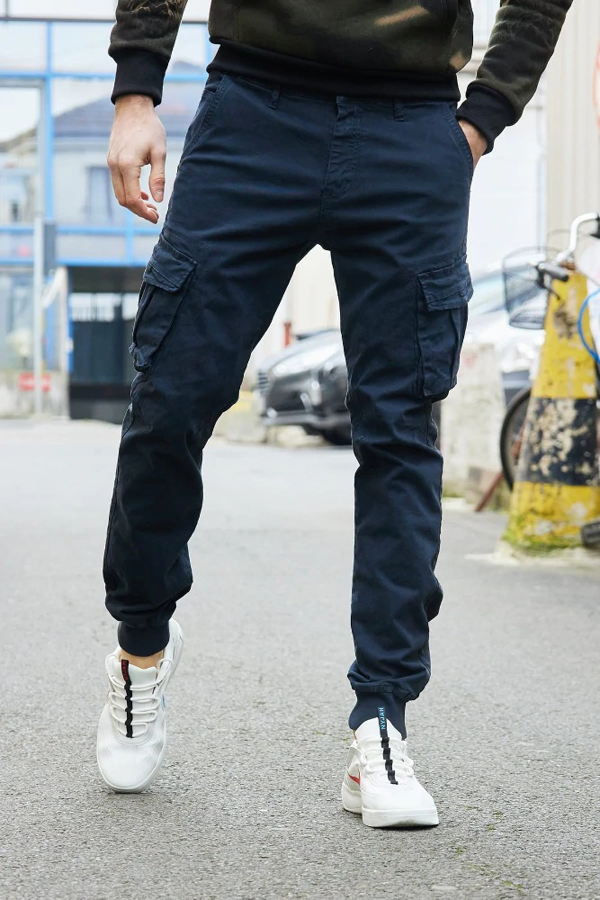 Comment bien porter son pantalon cargo homme ? – ILANNFIVE