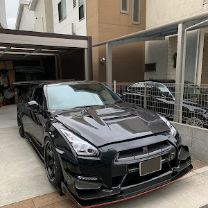 NISSAN GT-R