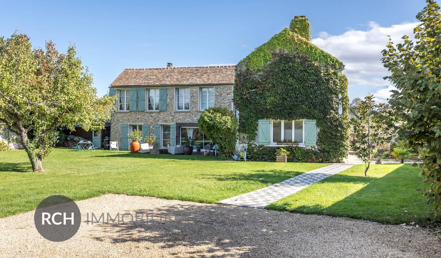 House with terrace Montfort-l'Amaury