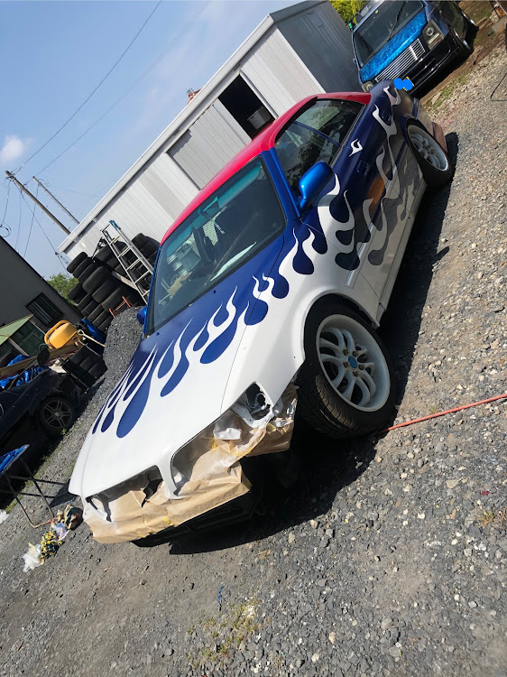 チェイサーの全塗装・ブルメタ塗装・ファイア〜パターン・ファイアパターン次回色エアブラシ・JZX100に関するカスタム事例の投稿画像2枚目