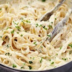 The Best Homemade Alfredo Sauce Ever! was pinched from <a href="http://therecipecritic.com/2016/02/the-best-homemade-alfredo-sauce-ever/" target="_blank">therecipecritic.com.</a>