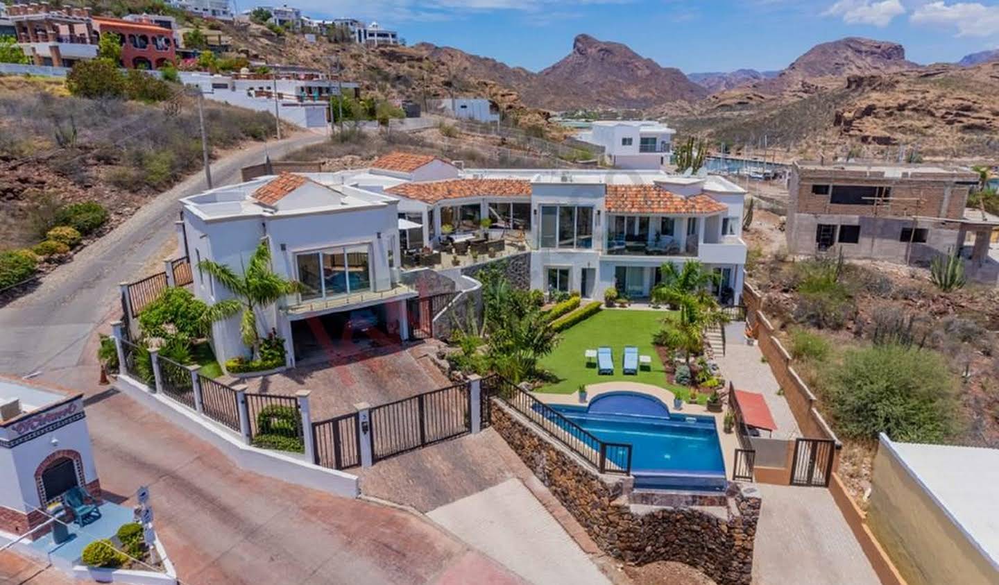 House with pool and terrace Guaymas