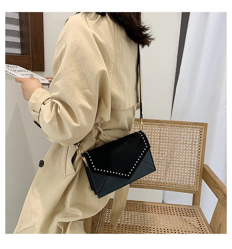 Petit sac Broadband pour une utilisation quotidienne. Transportez en toute sécurité vos appareils et accessoires. Idéal pour rester connecté en déplacement.