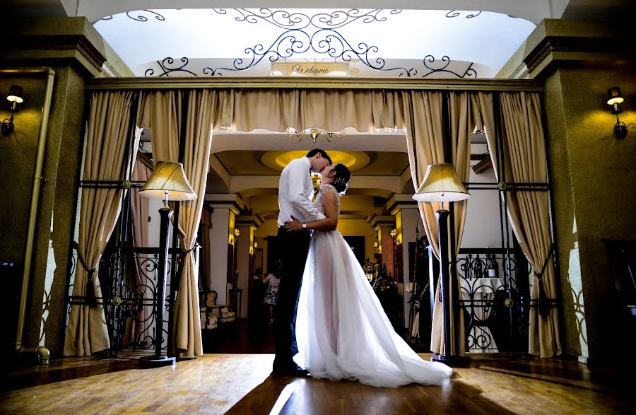 Fotografo di matrimoni Ruxandra Manescu (ruxandra). Foto del 5 ottobre 2021