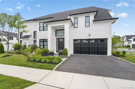 Prestige property for sale in Woodbury (United States) - Modern white house with landscaped garden