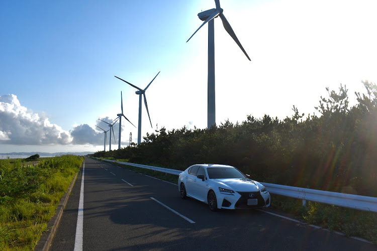 GS FのURL10・ホワイトノーヴァガラスフレーク・朝活撮影📷・カメラ任せな撮影・明日は洗車かな？に関するカスタム事例の投稿画像1枚目