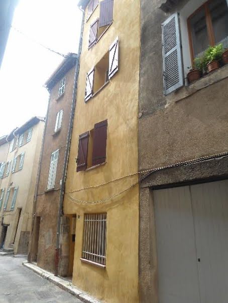 Location  appartement 3 pièces 63 m² à Aups (83630), 520 €