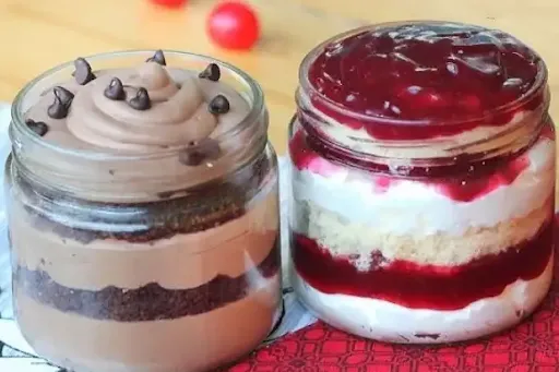 Strawberry And Chocolate Choco Chip Cake In Jar [2 Piece]