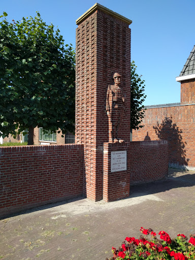 *Medemblik, War memorial: 'Ter