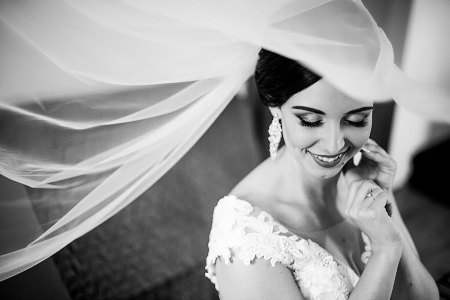 Wedding photographer Magdalena Korzeń (korze). Photo of 14 May 2019