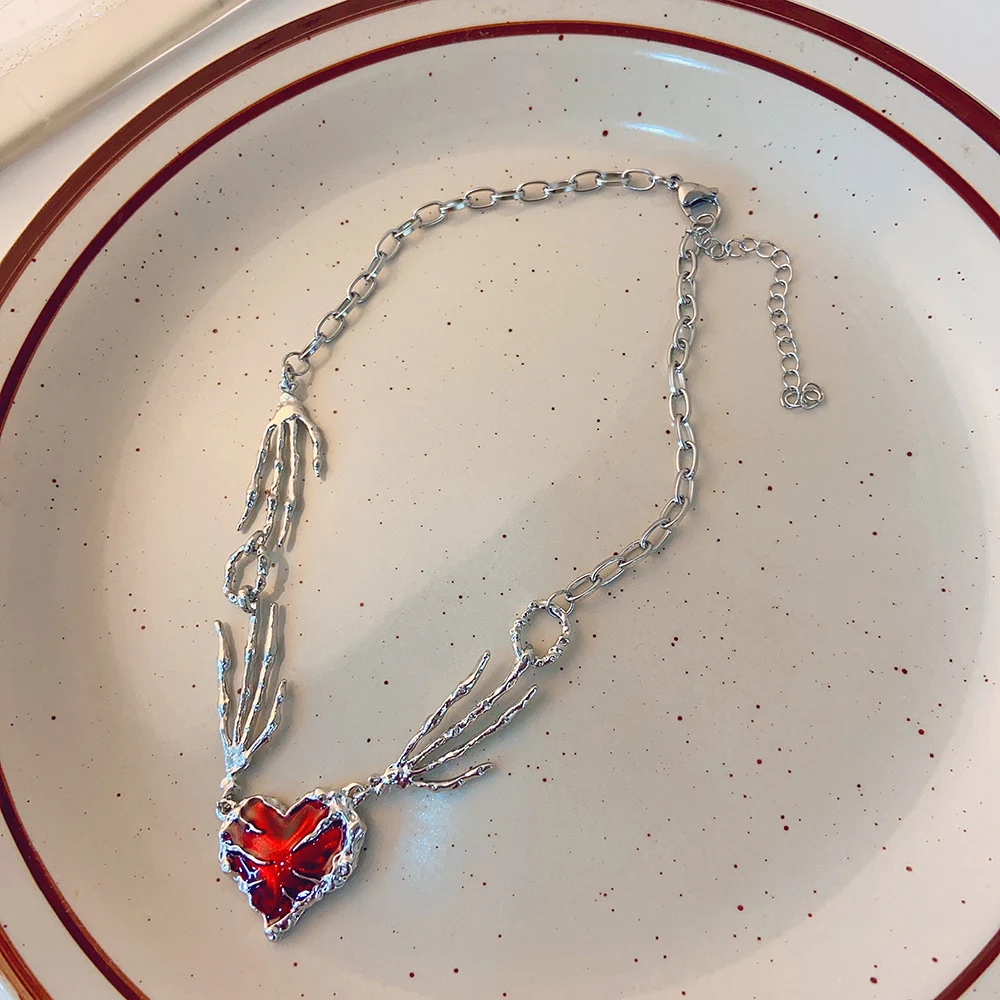 Title 5, Collier avec pendentif amour rouge foncé punk p...
