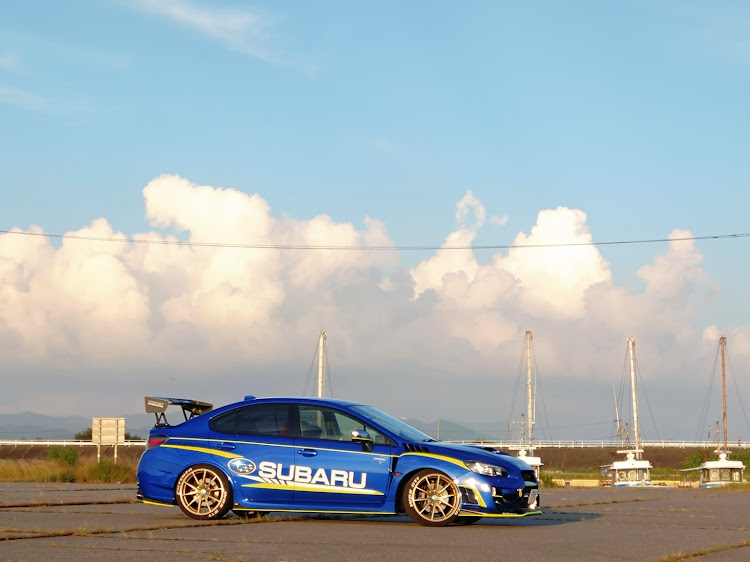WRX STIの健康診断・蛍光イエロー・一色さかな広場に関するカスタム事例の投稿画像2枚目