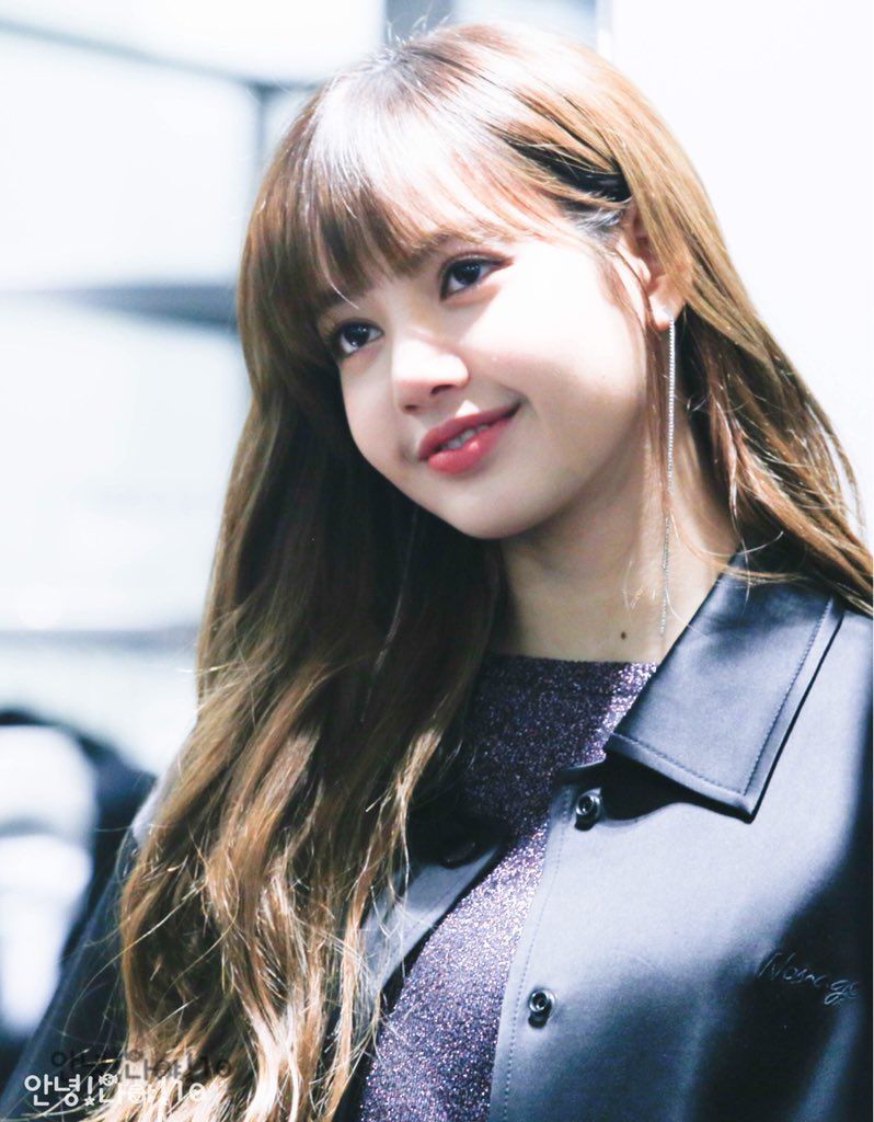 BLACKPINK's Lisa Corrected Herself As A Mentor...And Netizens Are