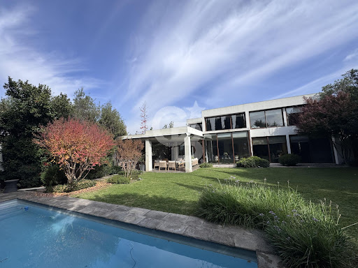 Prestige property for sale in Lo Barnechea (Chile) - Modern villa with pool and garden