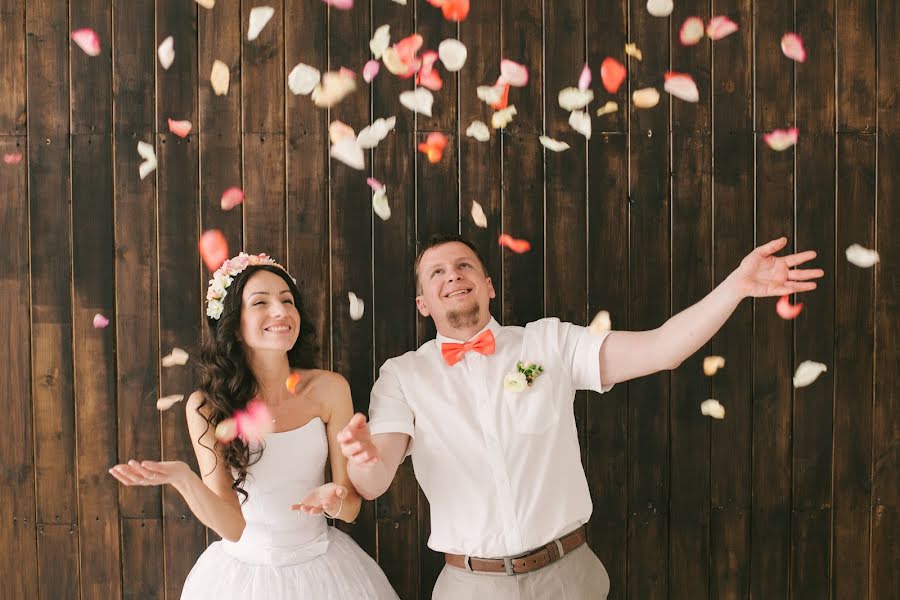 Fotógrafo de casamento Arina Kosicyna (ukushu). Foto de 28 de junho 2014