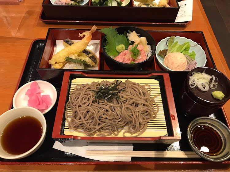 レヴォーグの車中泊・道の駅・温泉に関するカスタム事例の投稿画像2枚目