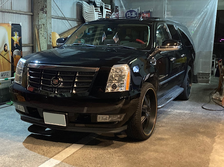 エスカレードのエスカレードESV・アメ車好きと繋がりたい・洗車・キャデラック・アメ車に関するカスタム事例の投稿画像1枚目