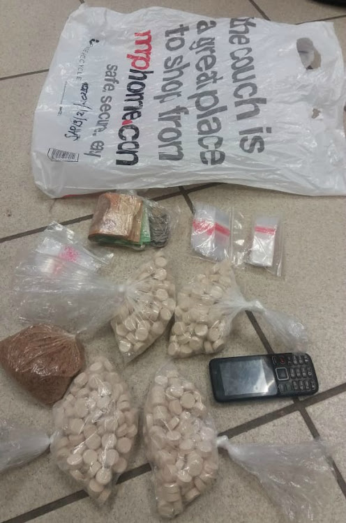 Patrolling officers seized drugs worth R638,000 near Colesberg at the weekend.