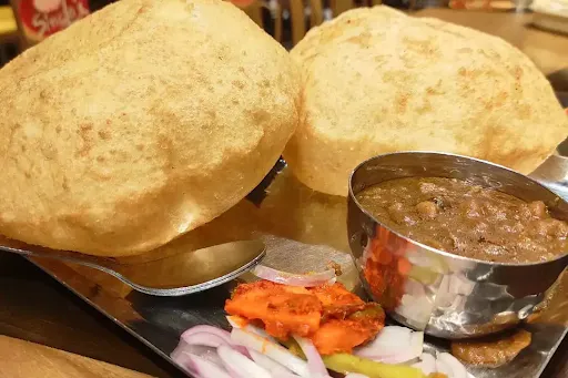 Mini Bhature With Chole Dry