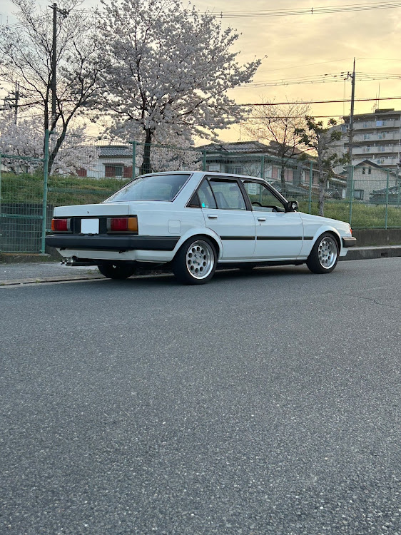 カリーナの4月もよろしくお願い致します🌸・桜とコラボ・サクラと愛車に関するカスタム事例の投稿画像3枚目