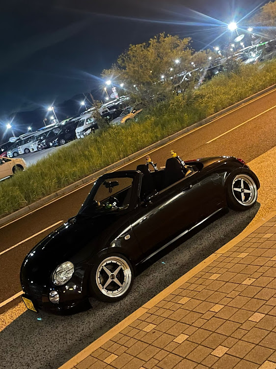 コペンの台風に気をつけて下さい・左半顔写真展・ドライブ・コペン・ダイハツに関するカスタム事例の投稿画像2枚目