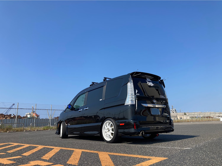セレナのF-link・会社帰りに撮影・新潟らしくない青空に関するカスタム事例の投稿画像2枚目