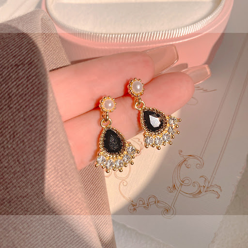 Title 3, Retro Black Water Drop Court Style Earrings Tem...